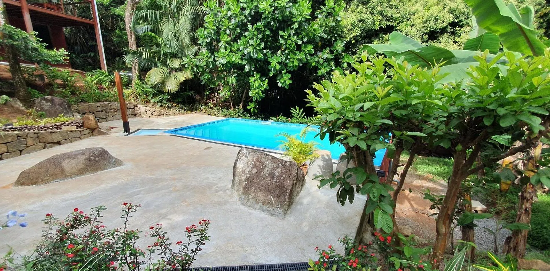 Cashew Nut Grove Chalets Port Glaud